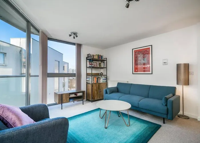 Charming Flat Near Canary Wharf